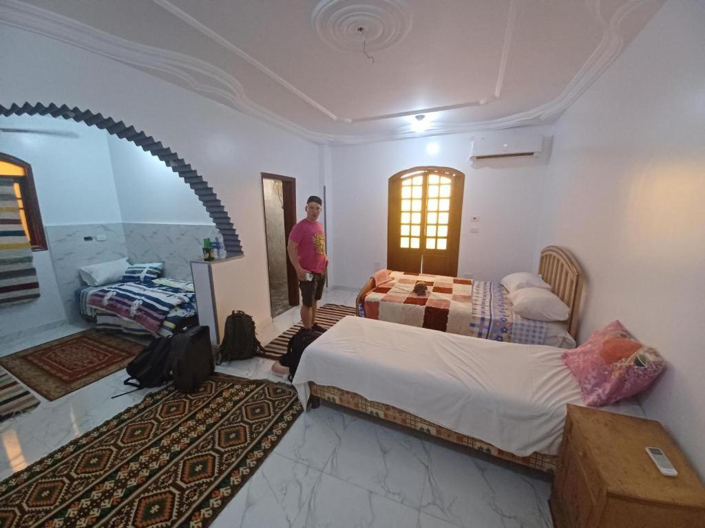 לוקסור One Love Guesthouse & Restaurant מראה חיצוני תמונה