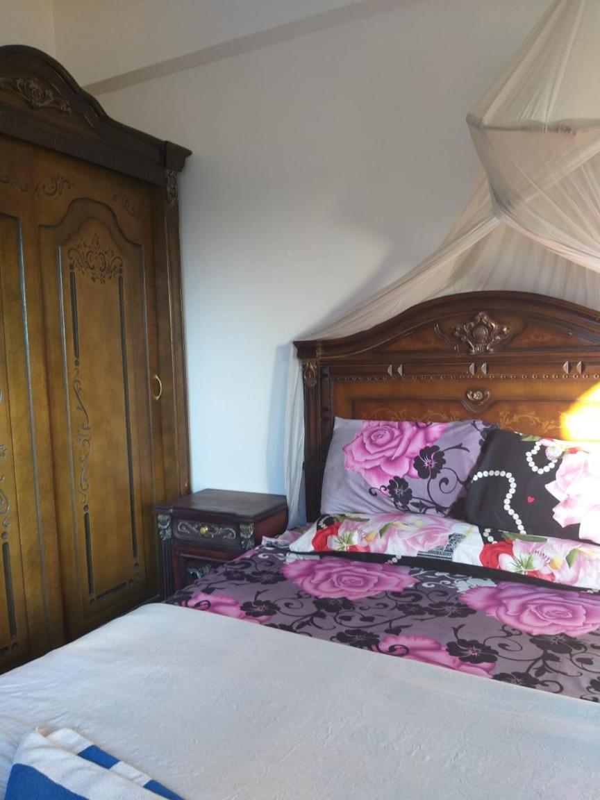לוקסור One Love Guesthouse & Restaurant מראה חיצוני תמונה