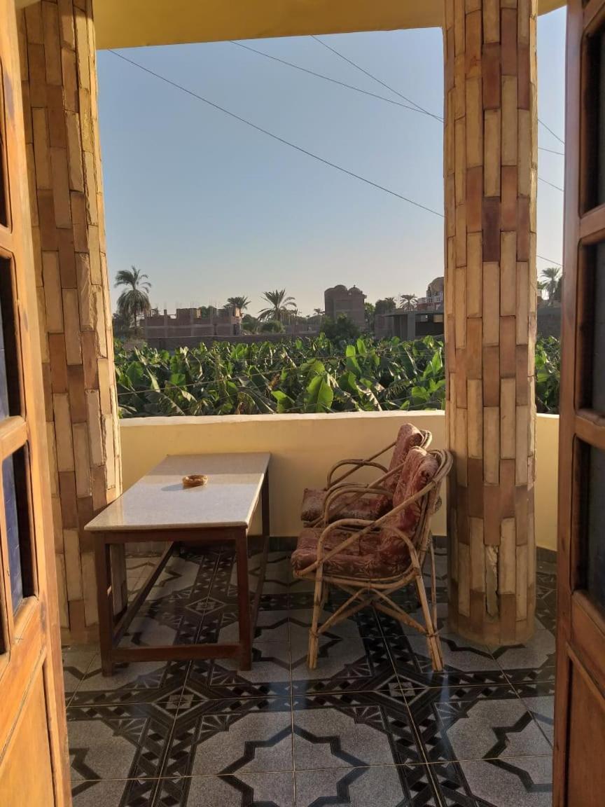 לוקסור One Love Guesthouse & Restaurant מראה חיצוני תמונה