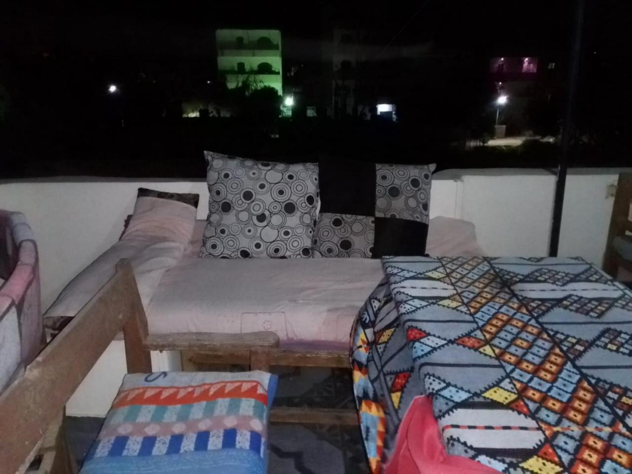 לוקסור One Love Guesthouse & Restaurant מראה חיצוני תמונה