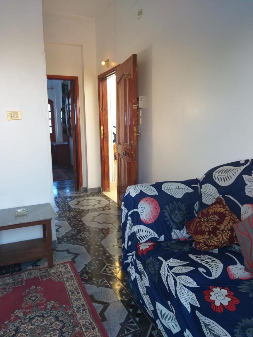 לוקסור One Love Guesthouse & Restaurant מראה חיצוני תמונה