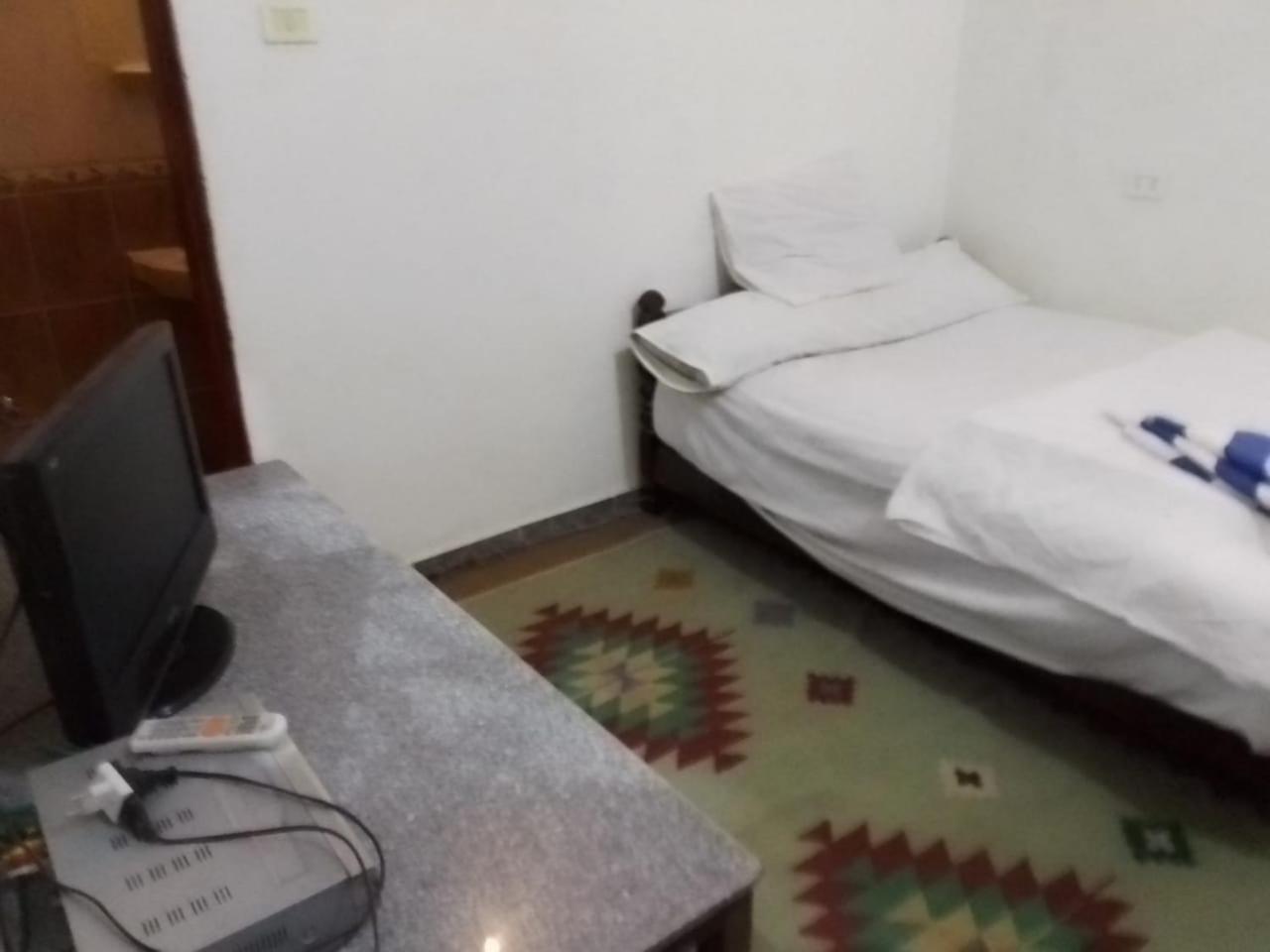 לוקסור One Love Guesthouse & Restaurant מראה חיצוני תמונה
