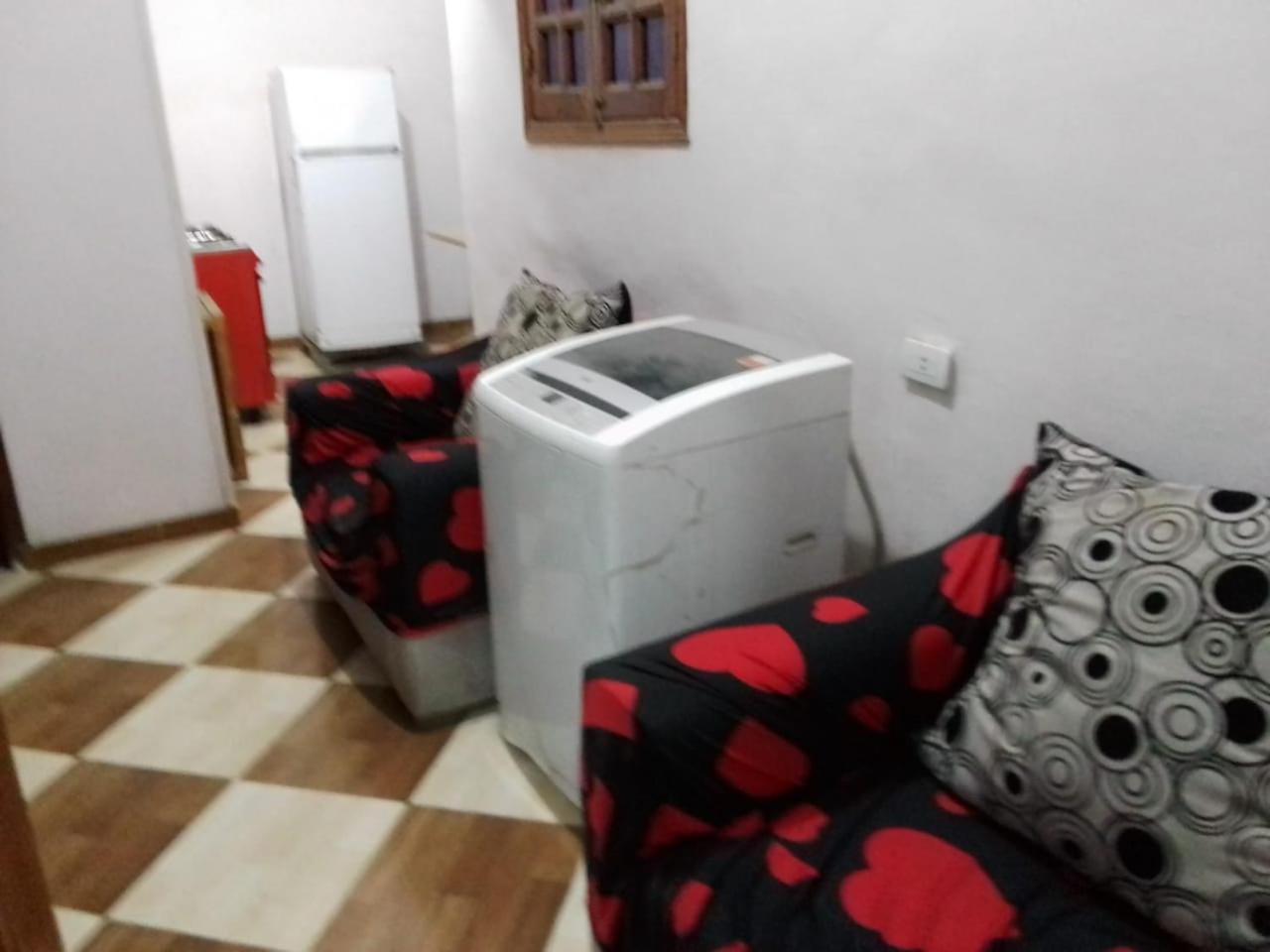לוקסור One Love Guesthouse & Restaurant מראה חיצוני תמונה