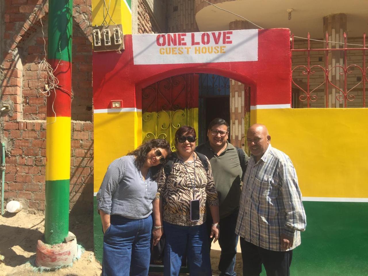לוקסור One Love Guesthouse & Restaurant מראה חיצוני תמונה