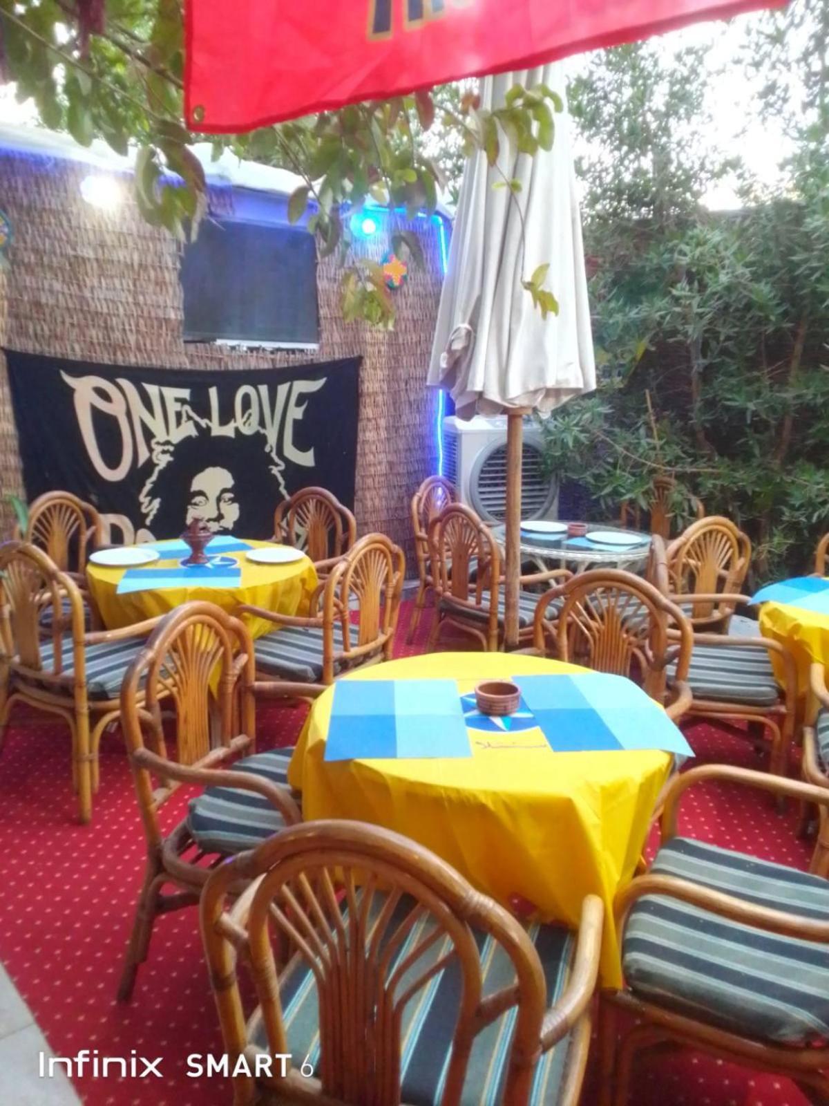 לוקסור One Love Guesthouse & Restaurant מראה חיצוני תמונה