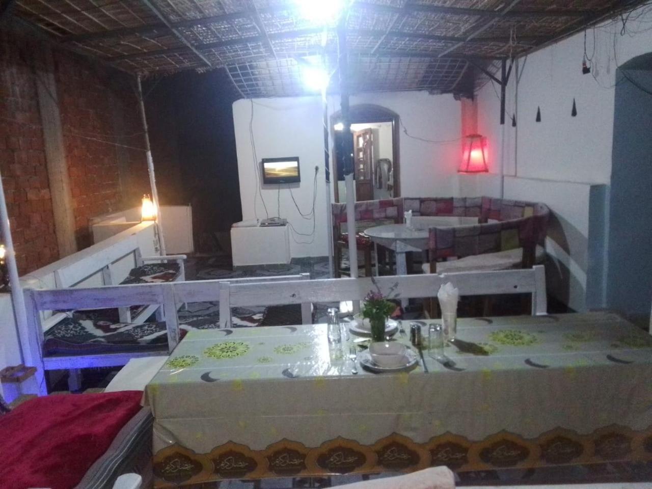 לוקסור One Love Guesthouse & Restaurant מראה חיצוני תמונה