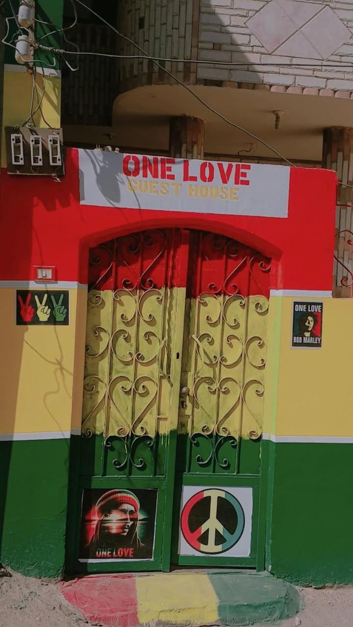 לוקסור One Love Guesthouse & Restaurant מראה חיצוני תמונה